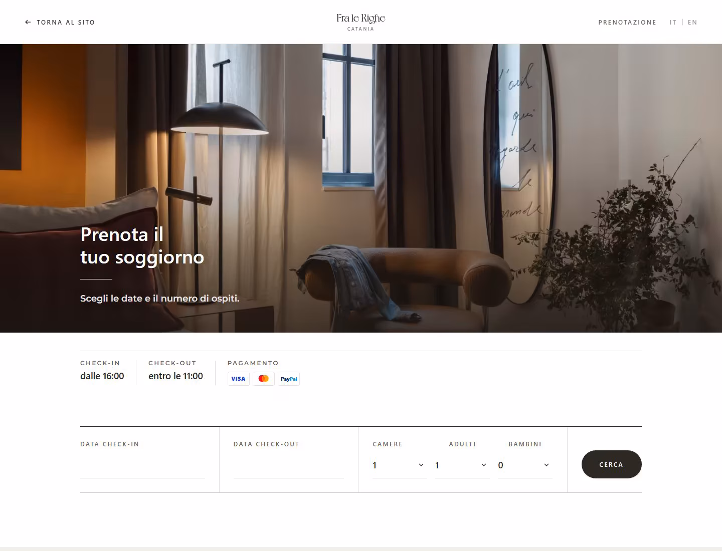 La nuova pagina di prenotazione: una foto della casa, «Prenota il tuo soggiorno», orari, pagamenti e la ricerca delle date